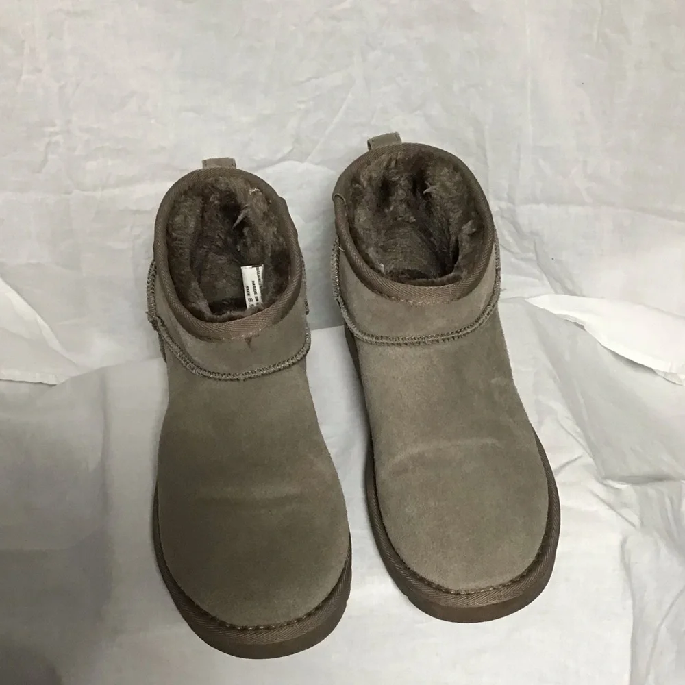 CUSHIONAIRE Suede Classic Mini gray Ankle Boots Sz 8.5